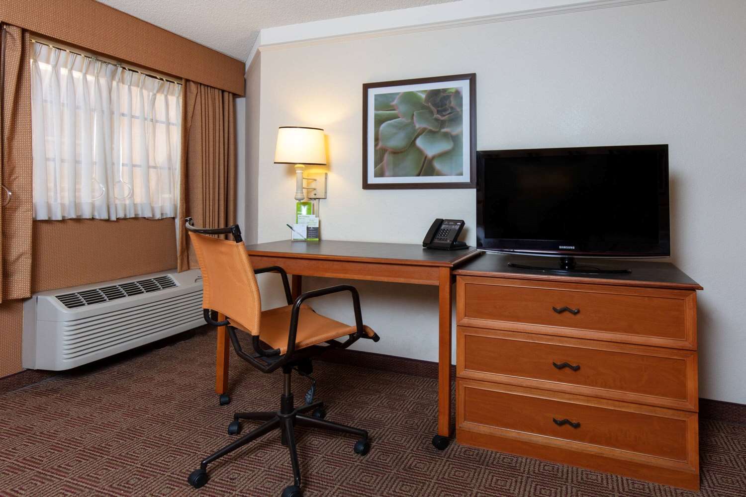 La Quinta Inn and Suites by Wyndham Las Vegas Airport N Conv. - photo 22