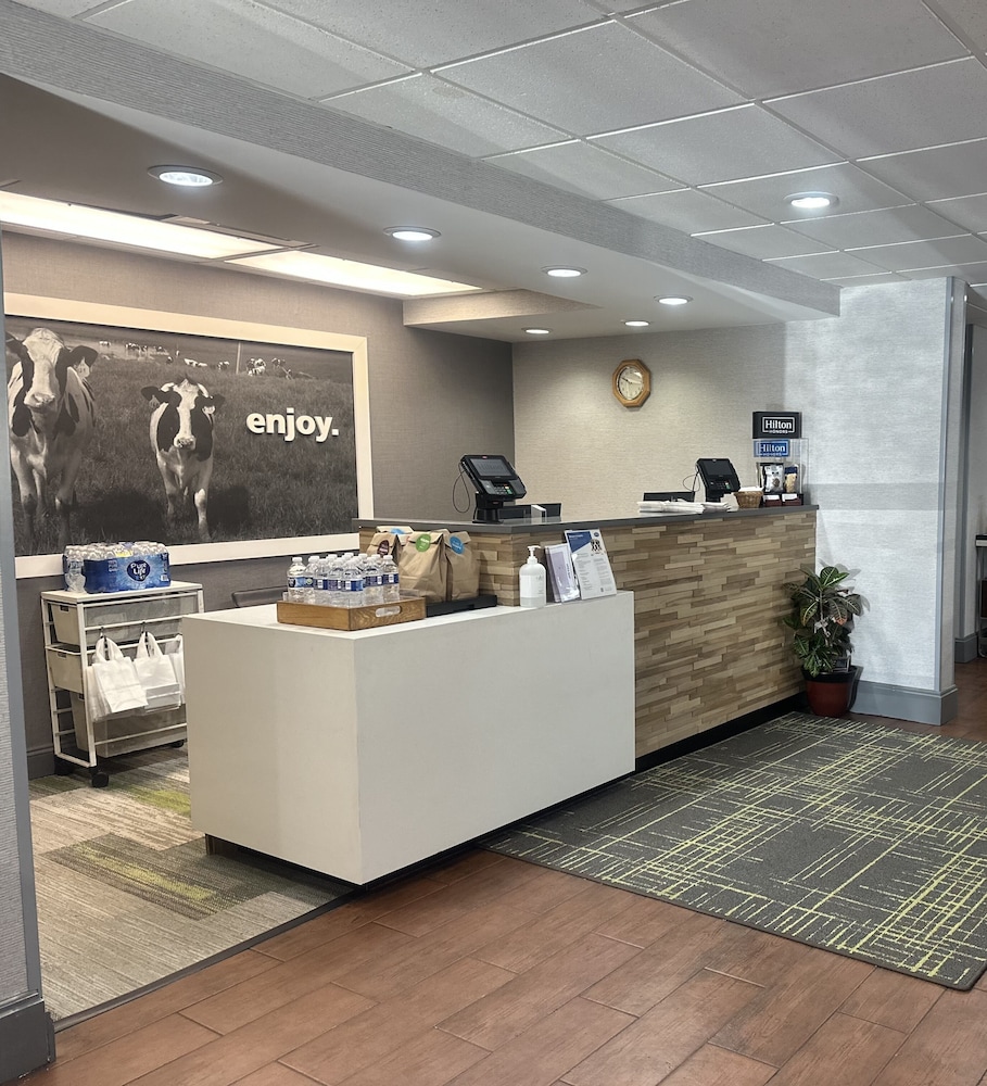 Hampton Inn Bridgeport Clarksburg - photo 3