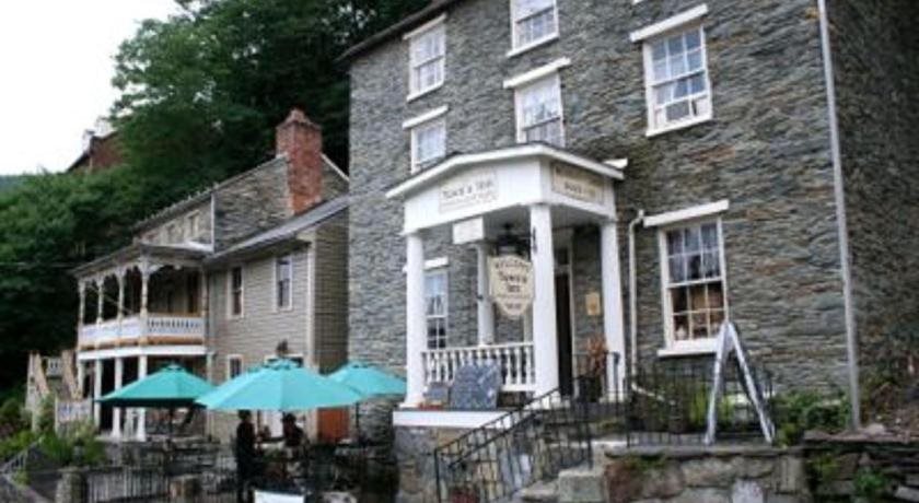 Town’s Inn in Athens, United States