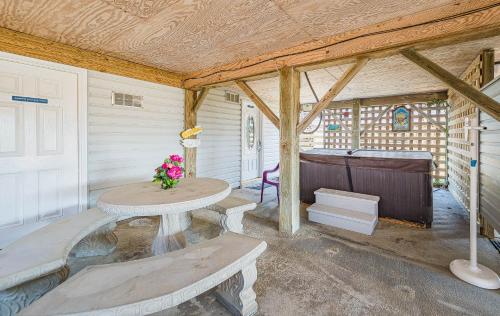 Coleman's Beach Front Inn - photo 43