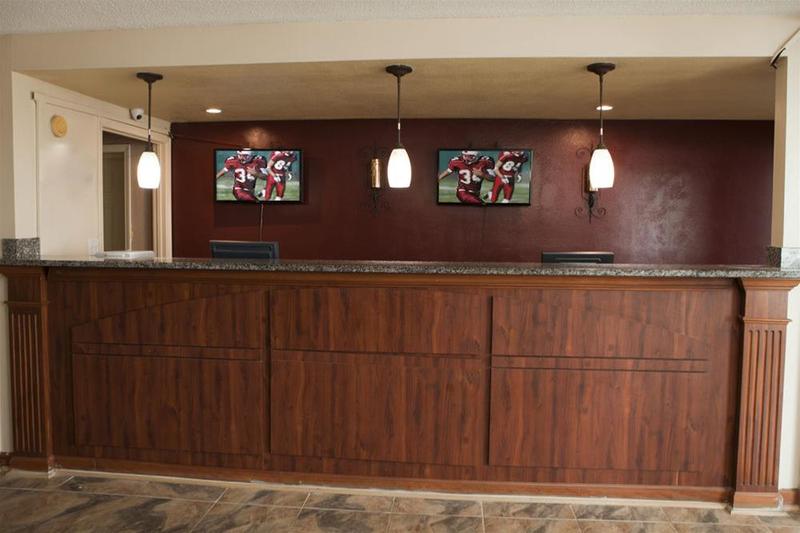 Red Roof Inn & Suites Jackson TN - photo 3