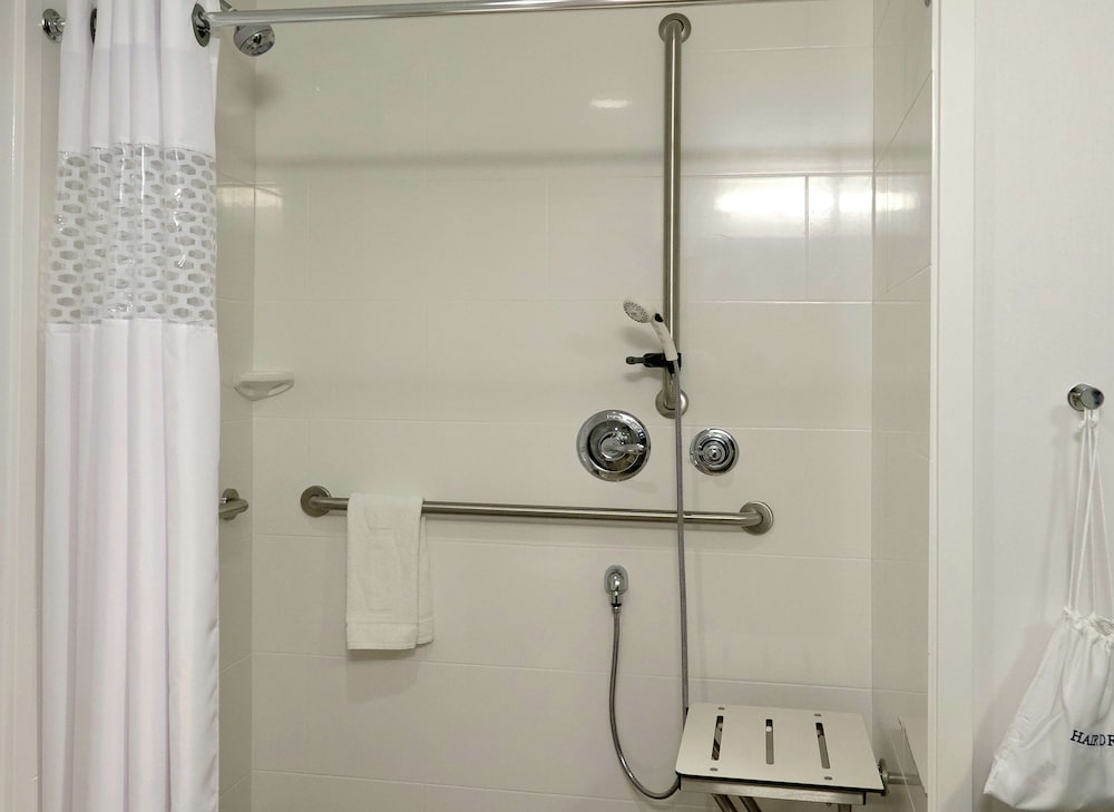 Hampton Inn Green Bay Downtown - photo 44