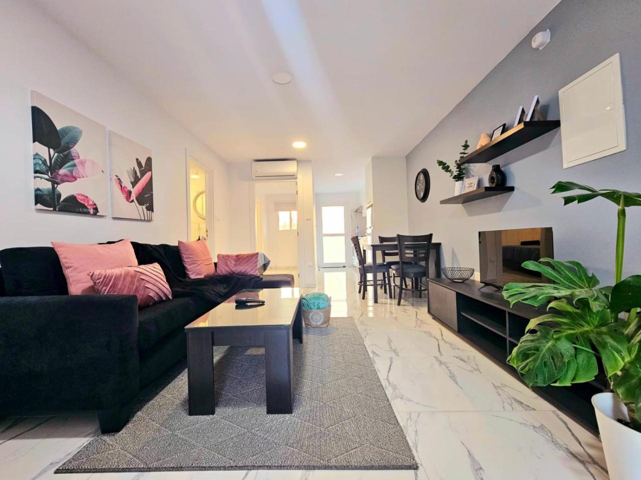 1BD Beach Apartment
