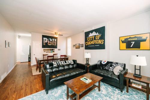 Pittsburgh's Sports Suite FREE driveway Parking — 4-Star Luxury Hotel in Pittsburgh, United States