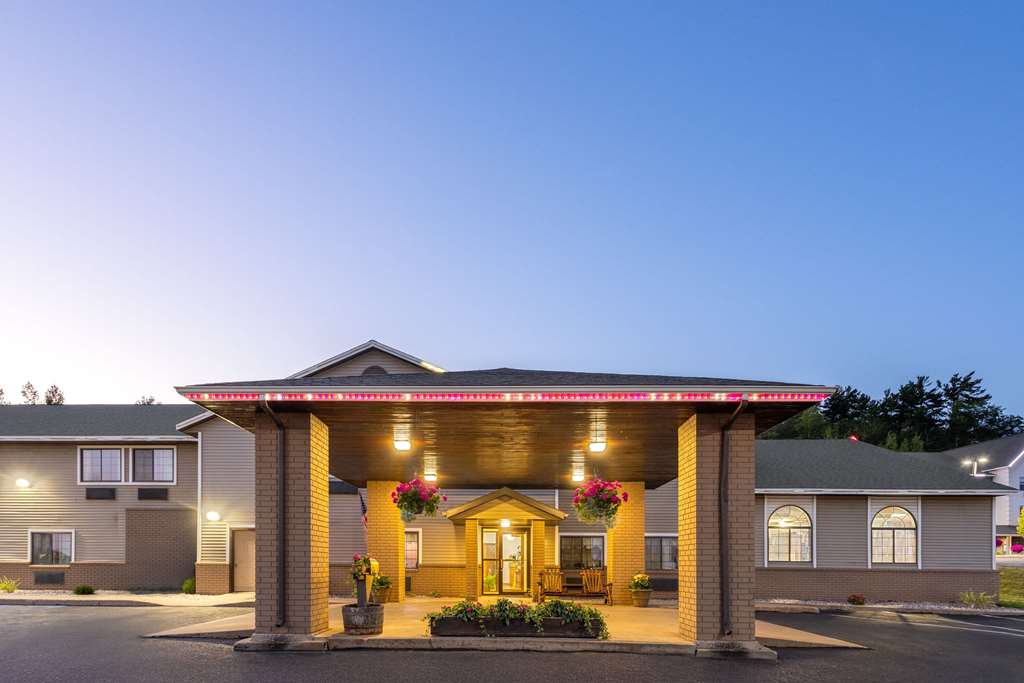 Days Inn by Wyndham Iron Mountain - photo 4