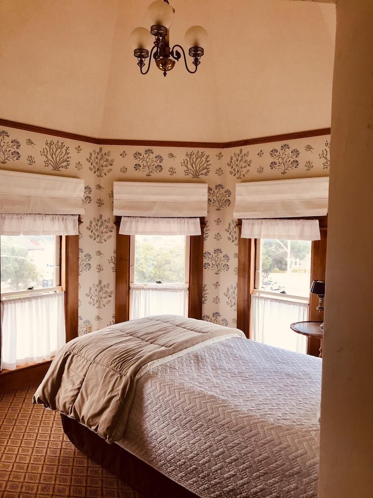 Pacific Grove Inn - photo 19