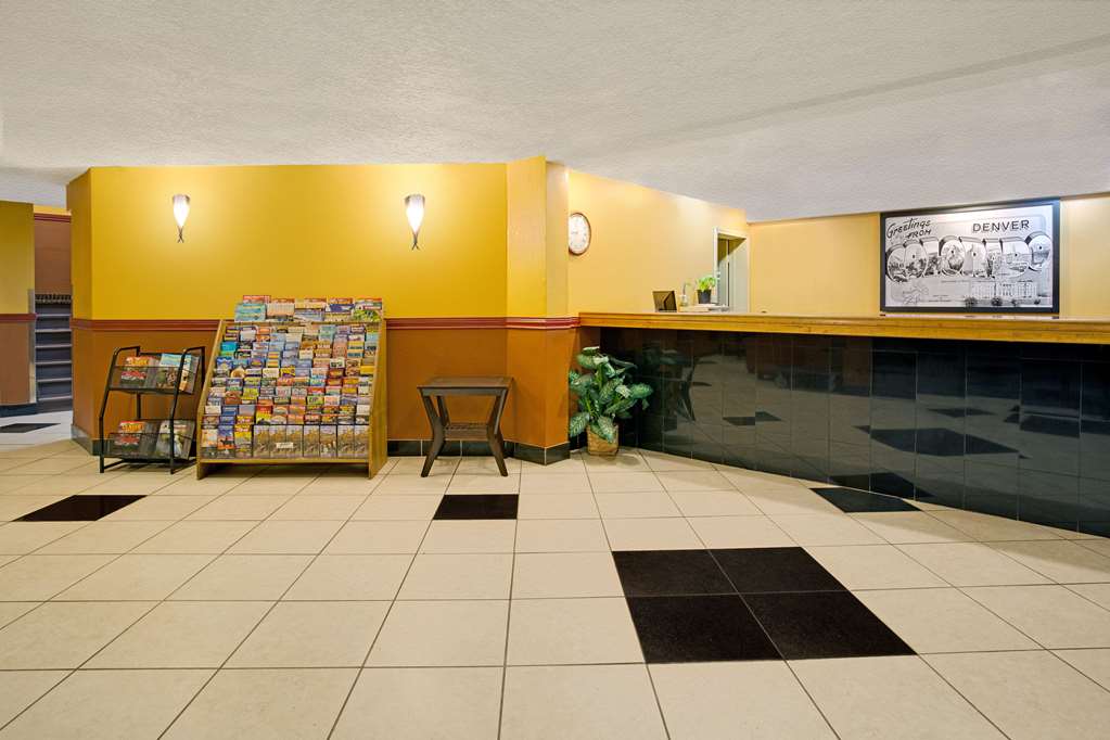 Super 8 by Wyndham Denver Stapleton - photo 2