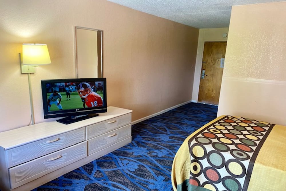 Red Carpet Inn & Suites Lima - photo 21