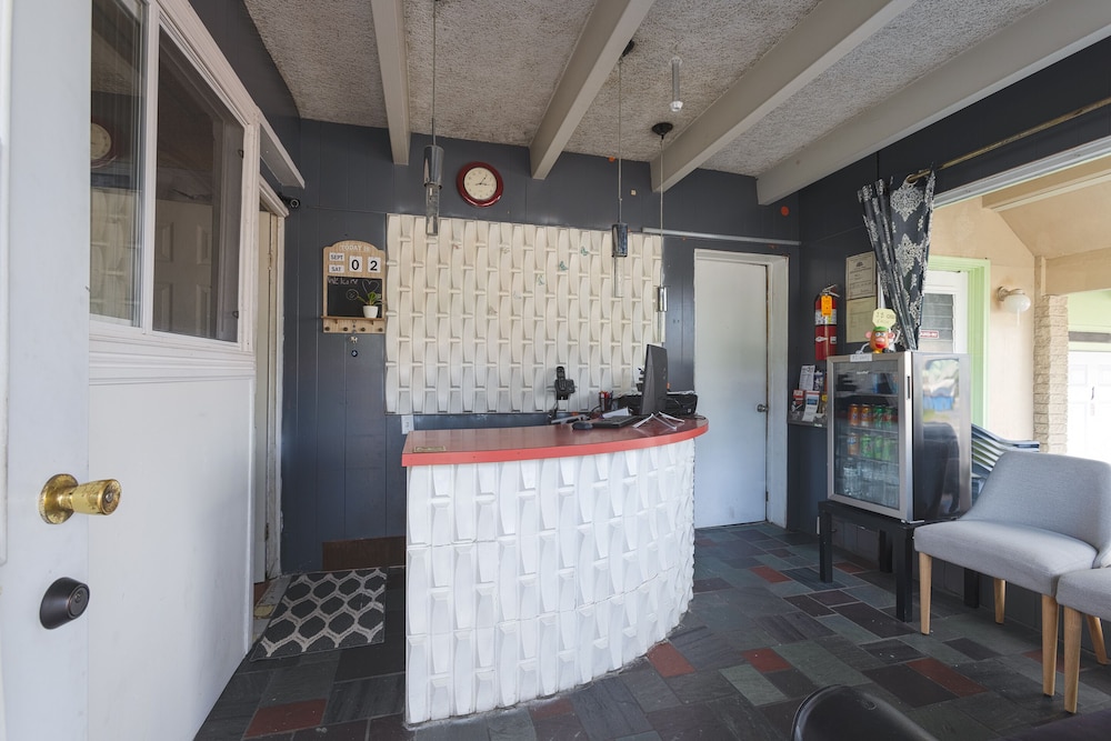 Sonrise Inn Lincoln Hwy By OYO - photo 4