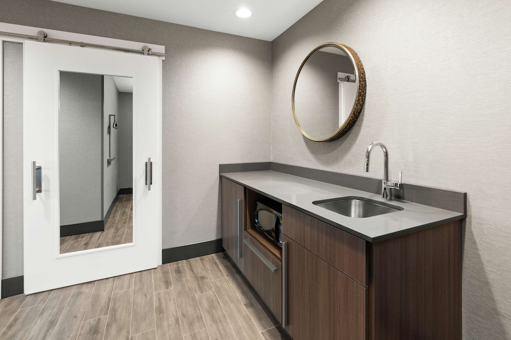Hampton Inn & Suites Spokane Downtown South - photo 29