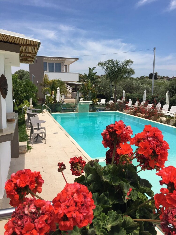 Apartment With one Bedroom in Pozzallo With Pool Access Terrace and — 4-Star Luxury Hotel in Pozzallo, Italy