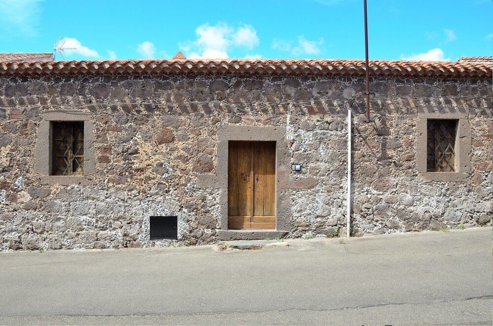 S'Ommu Ezza - carbon neutral hotel in Narbolia