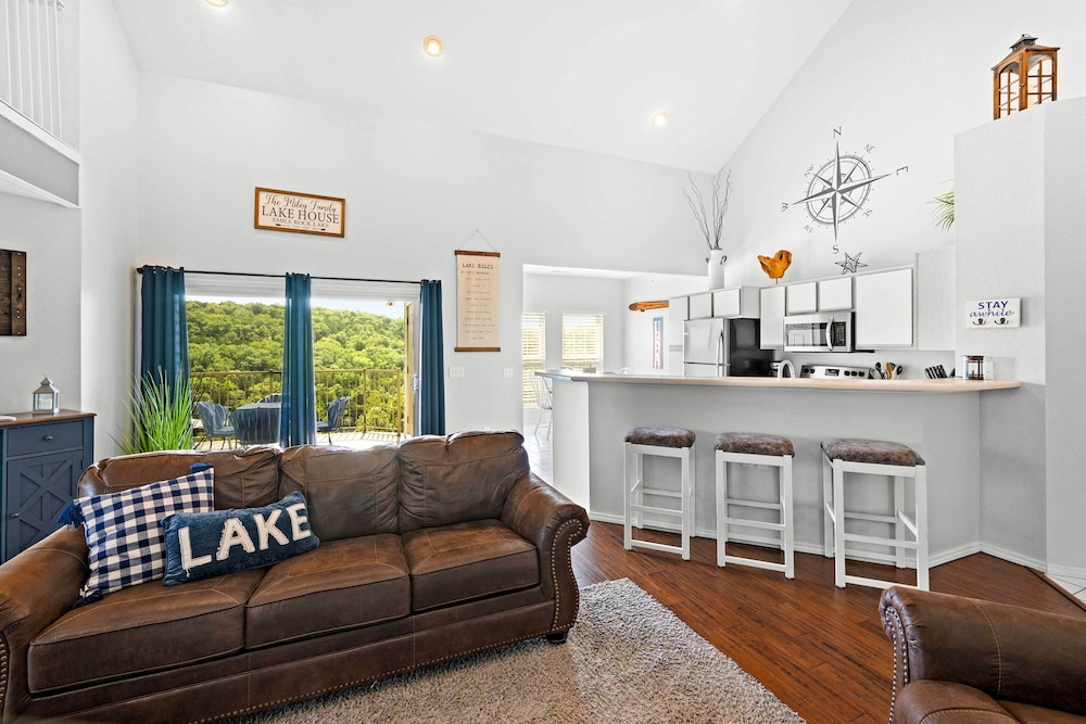 Condo in Lakefront Resort with Boat Launch and Pool - photo 3