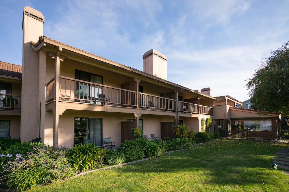 Half Moon Bay Lodge - photo 43