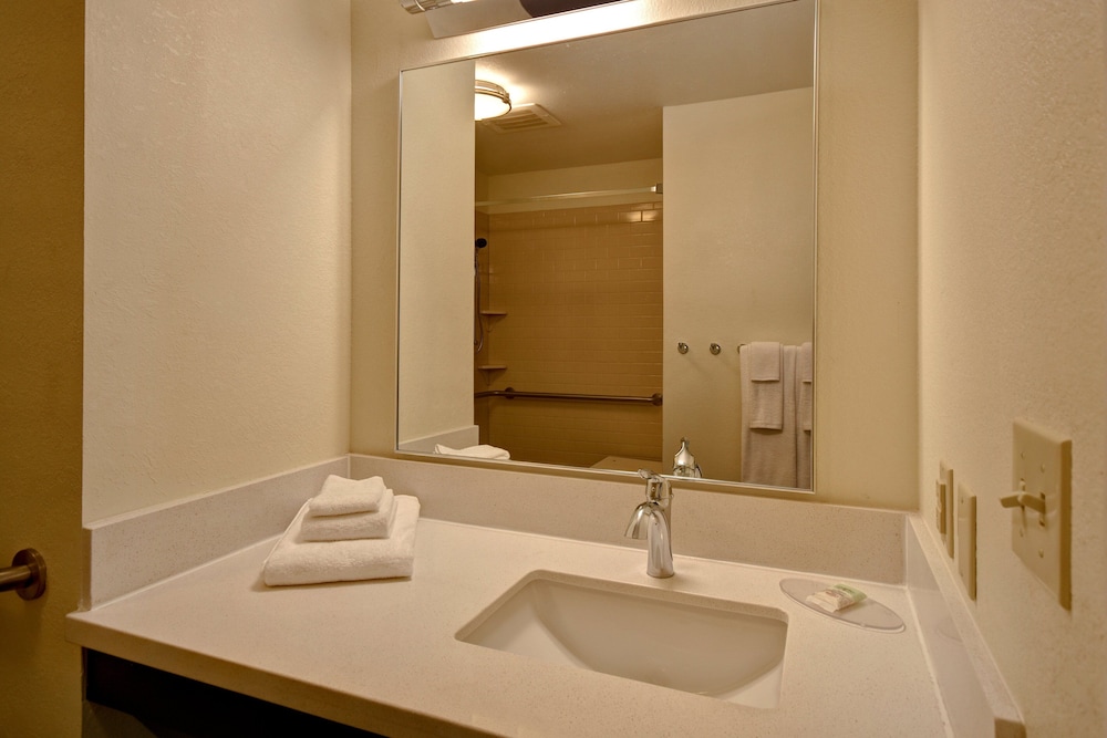 Candlewood Suites St. Clairsville by IHG - photo 38