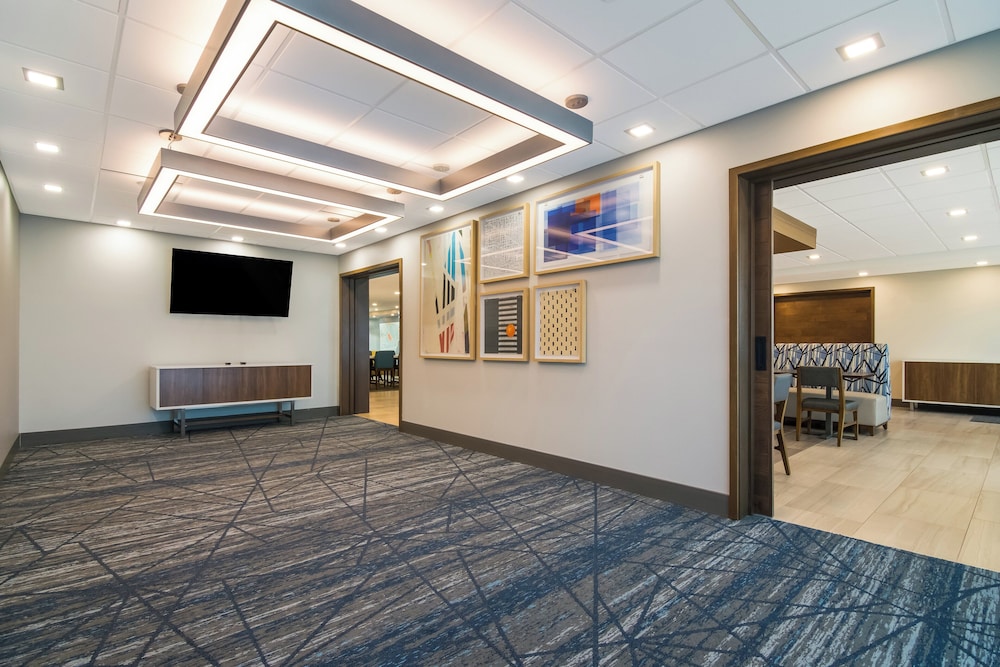 Holiday Inn Express & Suites Springdale Fayetteville Area - photo 46