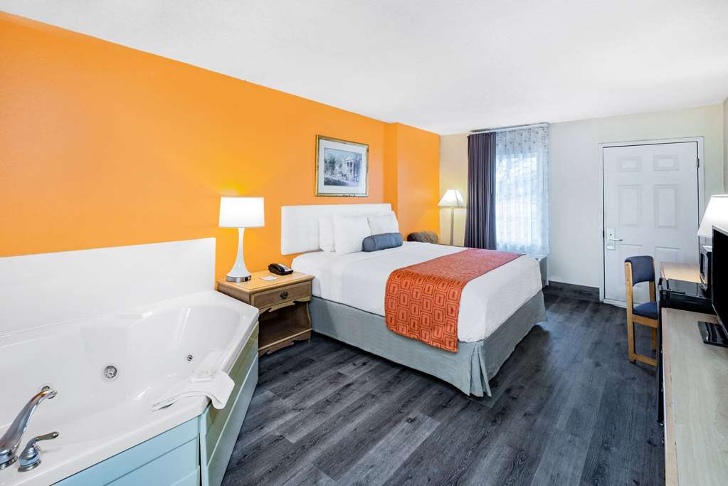 Howard Johnson by Wyndham Staunton - photo 39