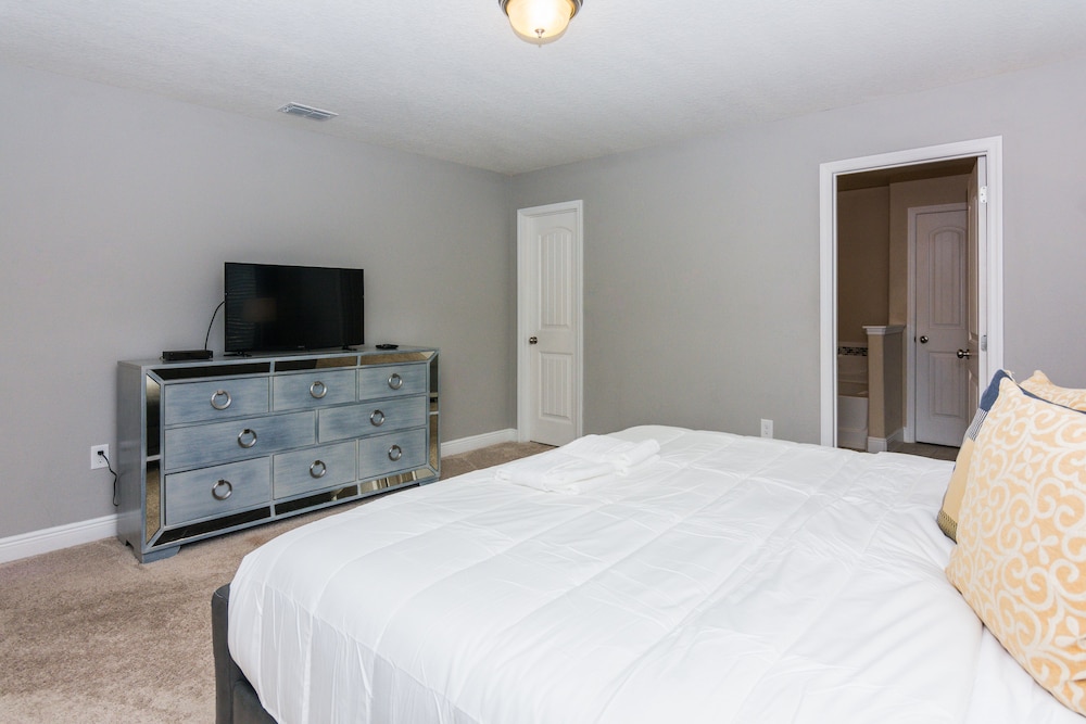Lovely Vacation House With Private Pool at Solterra Resort - photo 15
