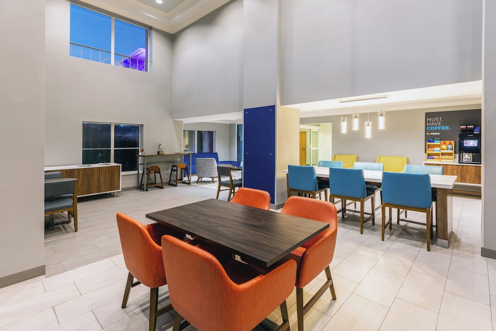 Holiday Inn Express & Suites Vicksburg by IHG - photo 60