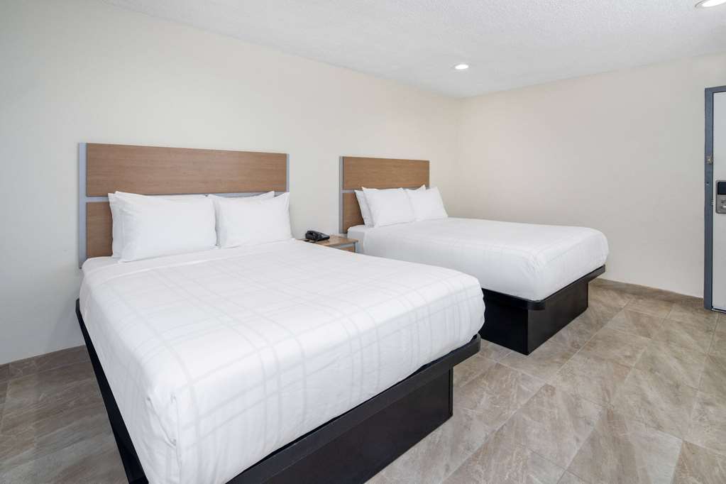 Super 8 by Wyndham Bakersfield CA - photo 25
