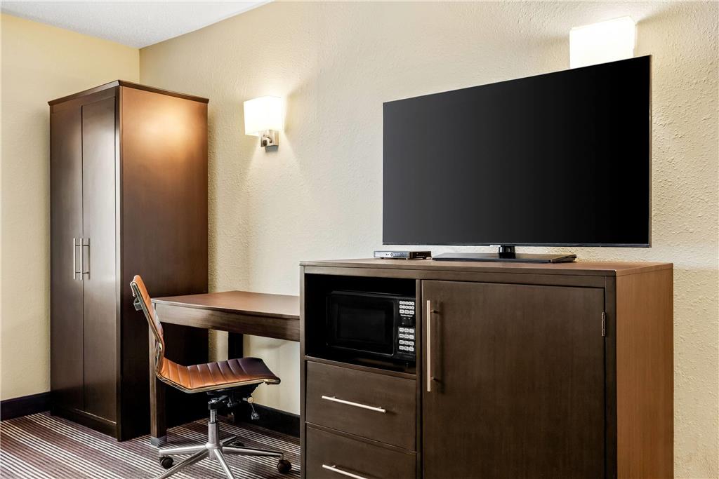 Super 8 by Wyndham Osseo WI - photo 23