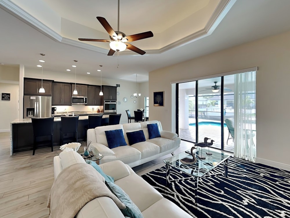 Midpoint Villa — 4-Star Luxury Hotel in Cape Coral, United States