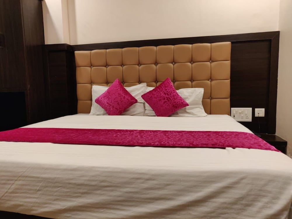 Goroomgo Alfa Lucknow - carbon neutral hotel in Lucknow
