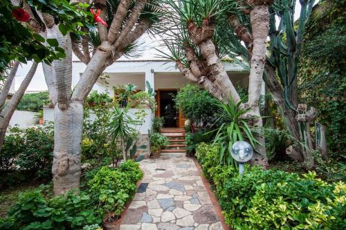 Love Trapani Villa Elisa garden & sea — 4-Star Luxury Hotel in Tonnara Di Bonagia, Italy