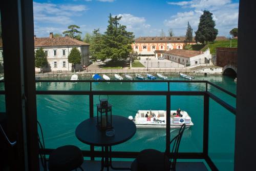Voltoni Luxury Home — 4-Star Luxury Hotel in Peschiera Del Garda, Italy