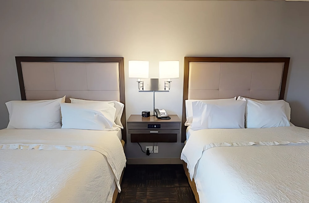 Hampton Inn Boston Logan Airport - photo 11
