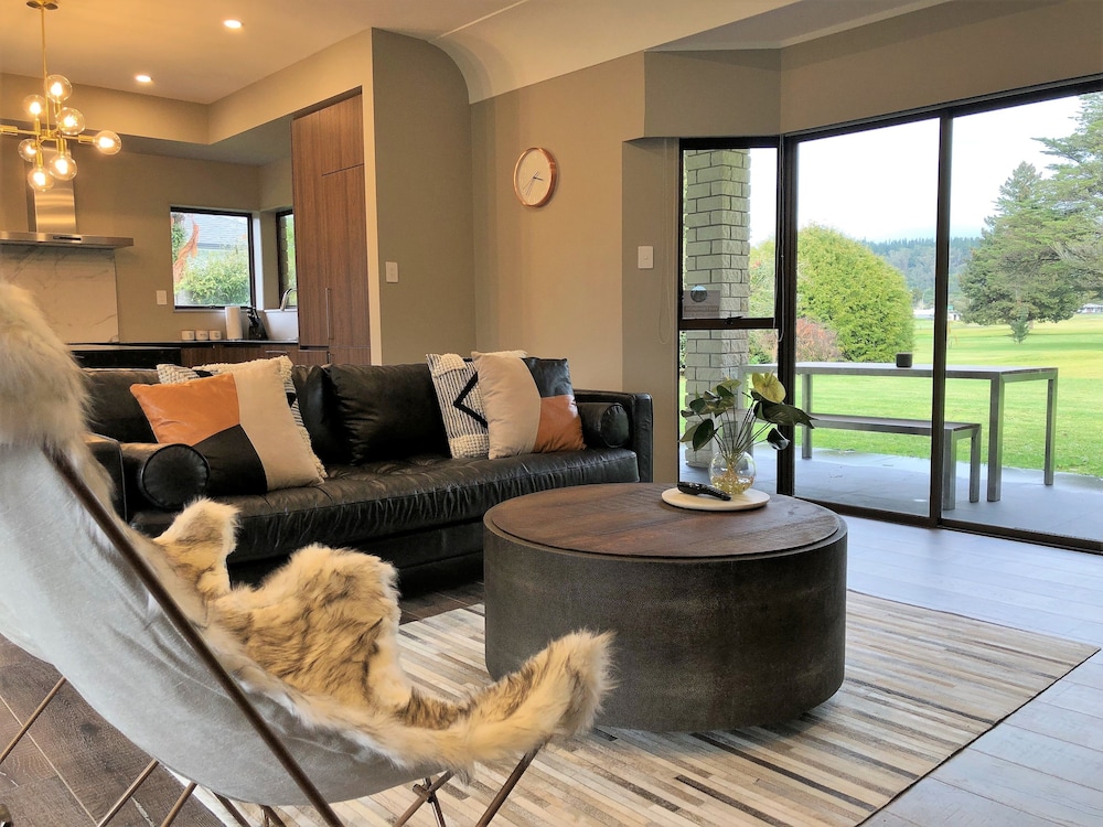 Luxury Golf Side Lodge K Lodge Rotorua — 4-Star Luxury Hotel in Rotorua, New Zealand