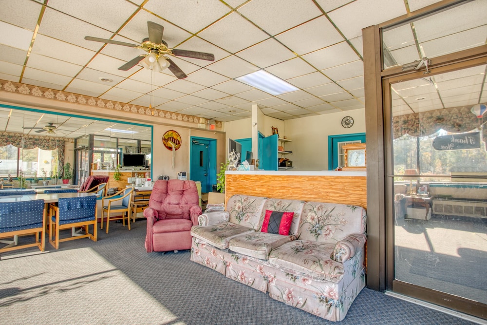 Travelers Inn By OYO Templeton VA - photo 6