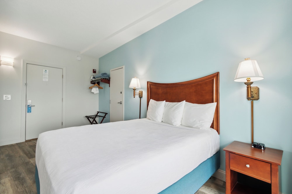 Seahorse Oceanfront Inn - photo 13