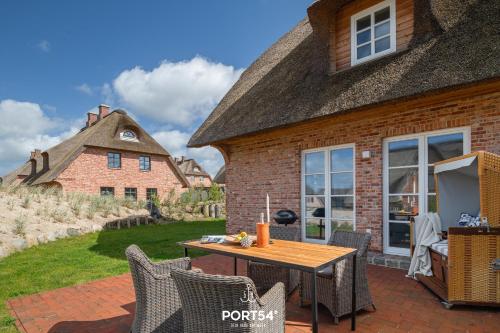 Ferienhaus Reetlodge auf den Schleiterrassen Kappeln — 4-Star Luxury Hotel in Kappeln, Germany