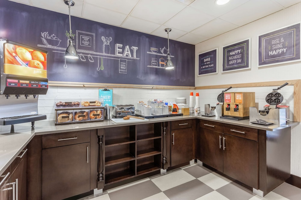 Hampton Inn Boston Peabody - photo 21