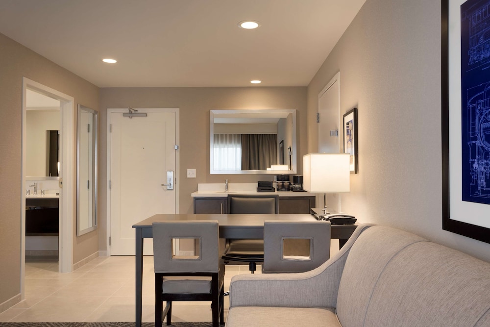 Embassy Suites by Hilton Kansas City Olathe - photo 17