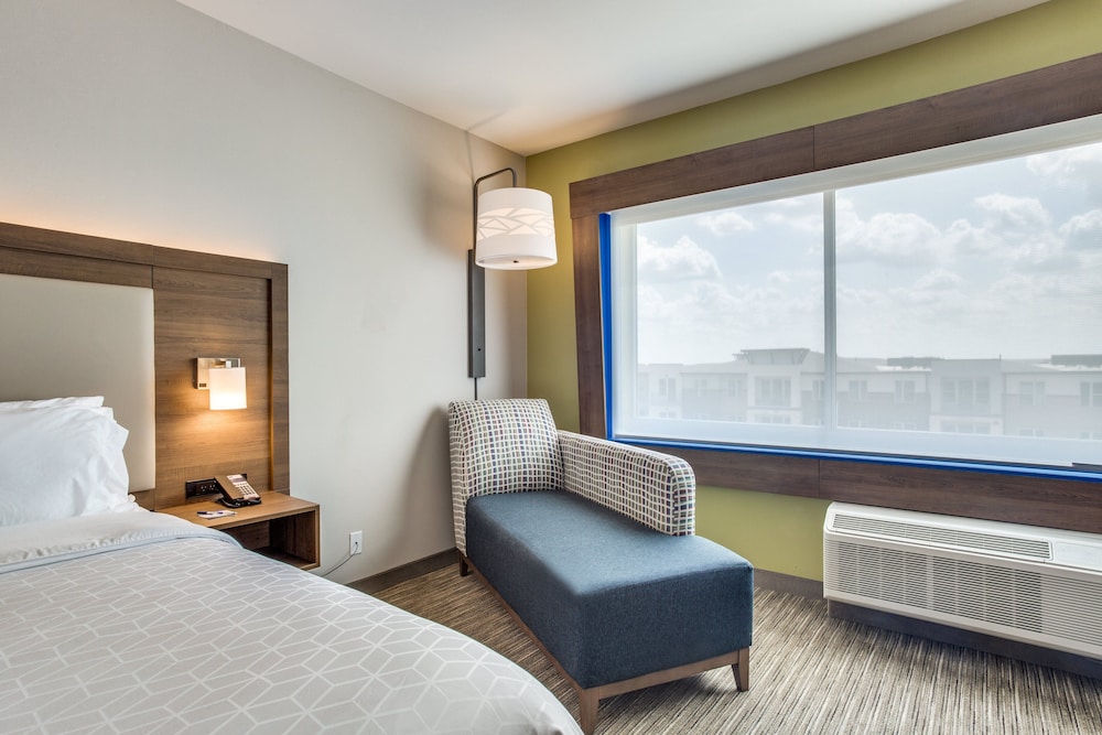 Holiday Inn Express & Suites Denton South by IHG - photo 11