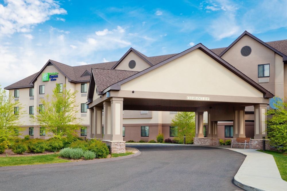 Holiday Inn Express & Suites Bradley Airport by IHG - photo 26