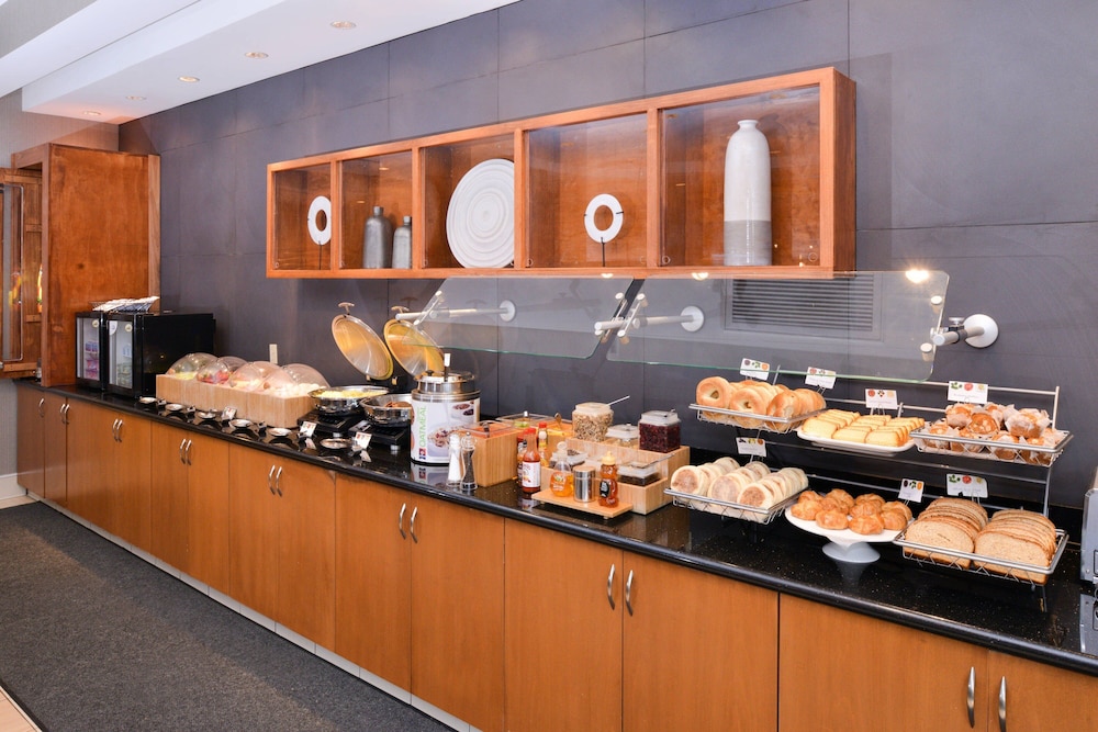 SpringHill Suites by Marriott Corona Riverside - photo 28