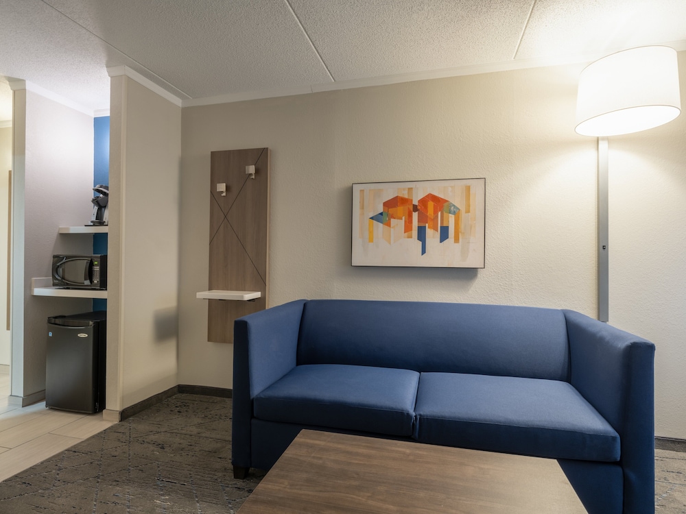 Holiday Inn Express Greensboro I 40 at Wendover an Ihg Hotel - photo 6