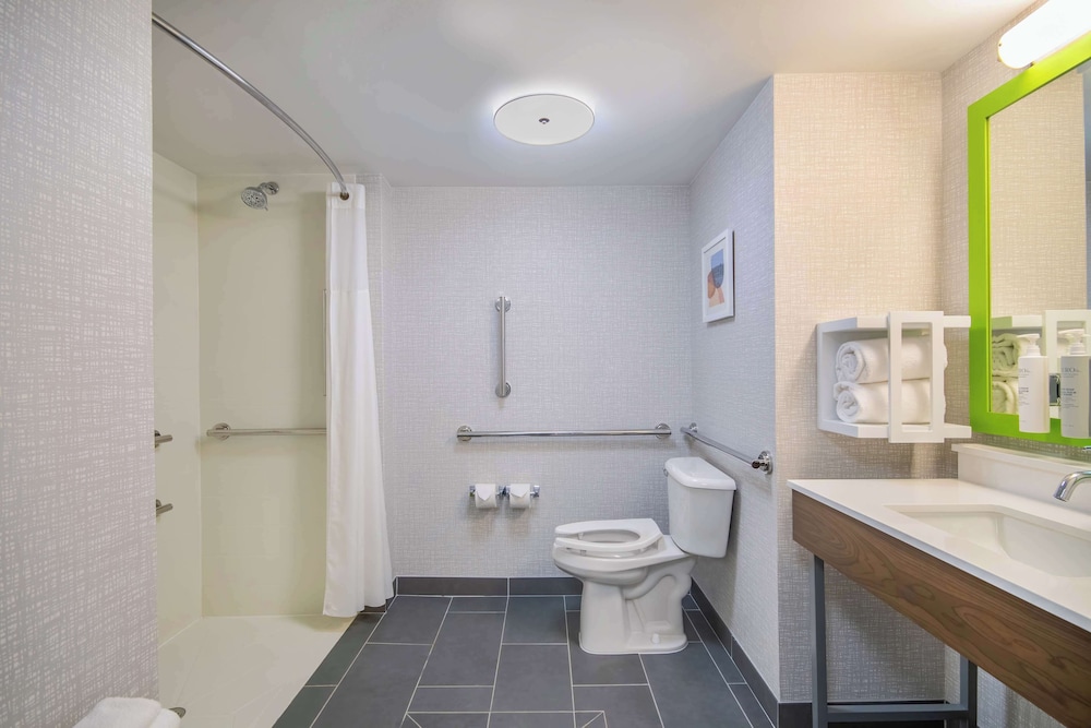 Hampton Inn East Aurora - photo 25