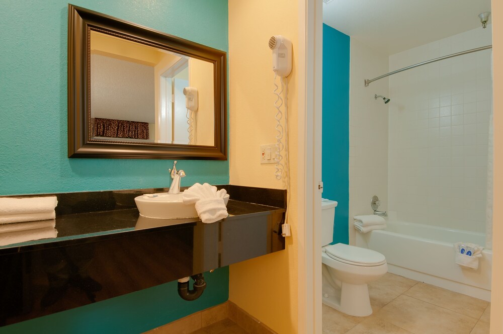 Vagabond Inn Bakersfield North - photo 16