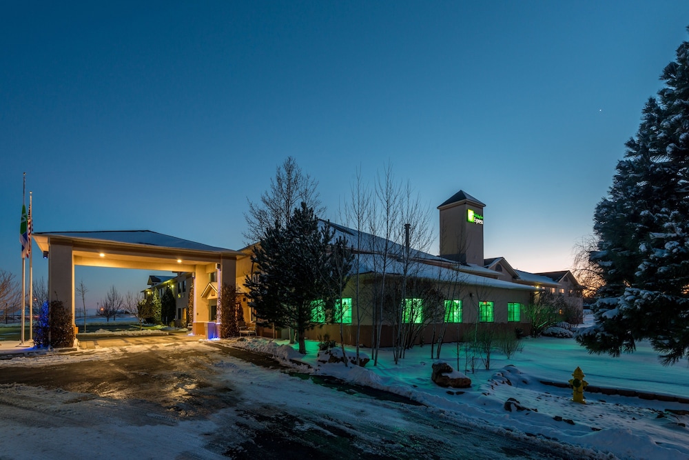 Holiday Inn Express Hotel & Suites Raton by IHG - photo 56
