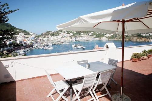 Marbnb Appartamenti Ponza Centro porto Appartamento Cupola — 4-Star Luxury Hotel in Ponza, Italy