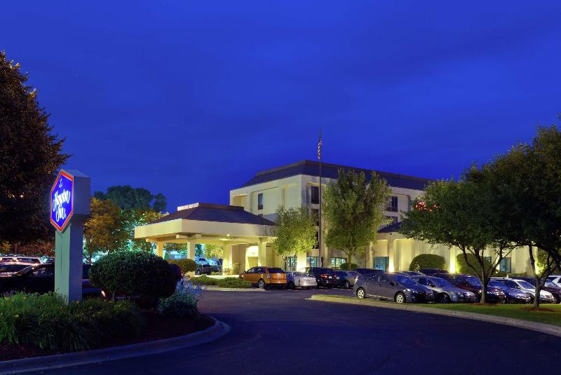 Hampton Inn Rockford - photo 4