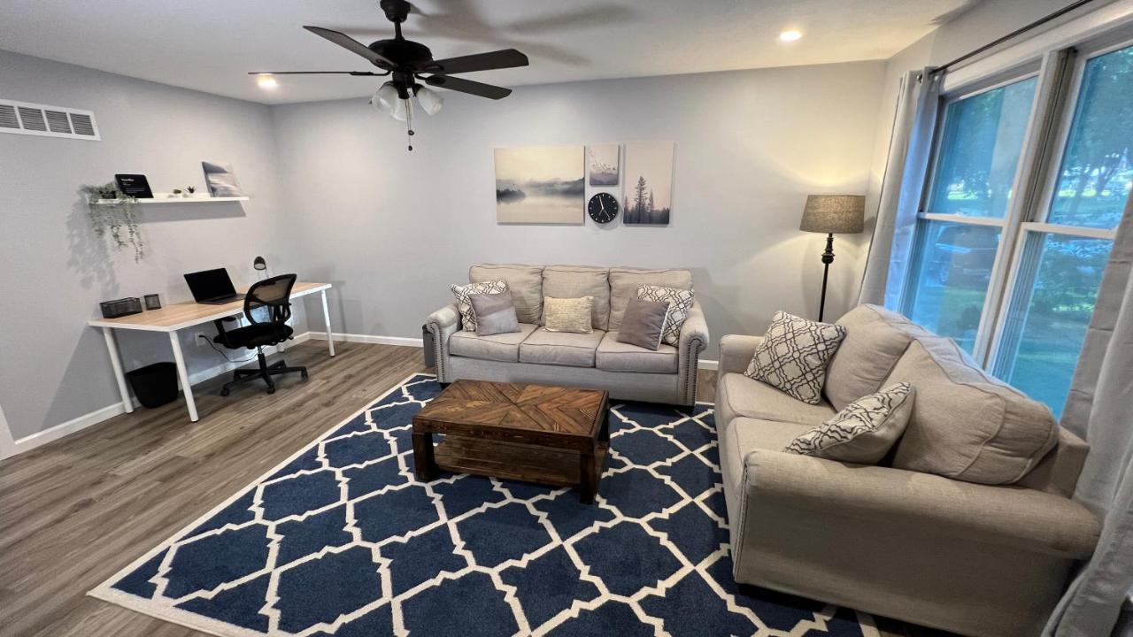 New Spacious Renovated Townhouse — 4-Star Luxury Hotel in Spring Hill, United States