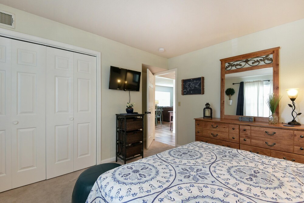 Southern Paradise Resort Amenities Close to Downtown and the Branson Landing - photo 23