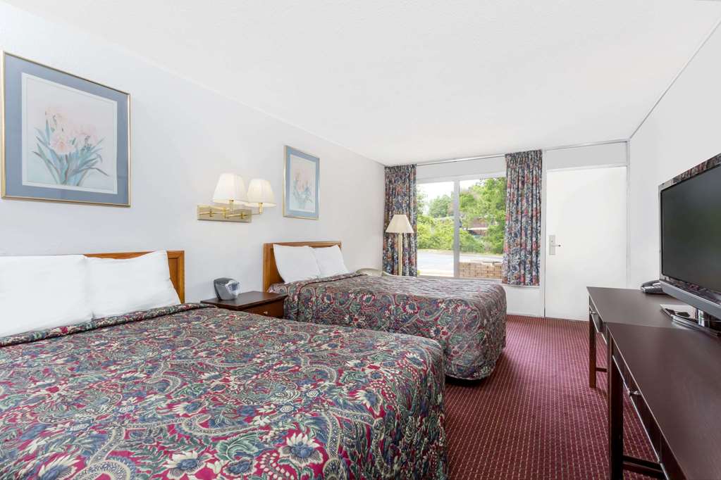 Days Inn by Wyndham Greensboro Airport - photo 12