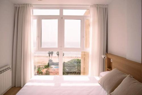 Luminoso Estudio Con Vistas Al Mar — Puig