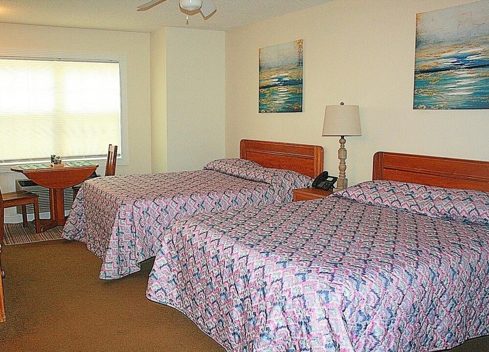 Studio Villa 104L at Brunswick Plantation Resort and Golf in the Heart of NC Seafood Country by RedAwning — hotel in Calabash